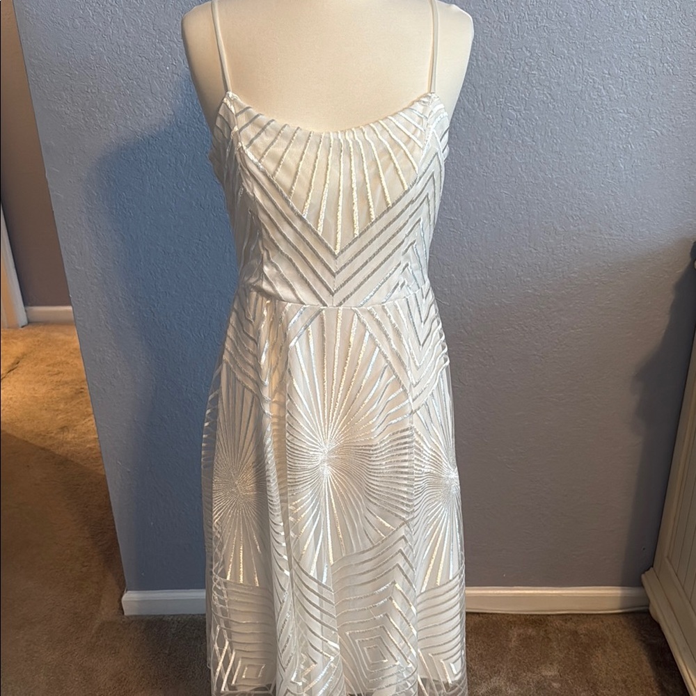 Elegant White Geometric Dress